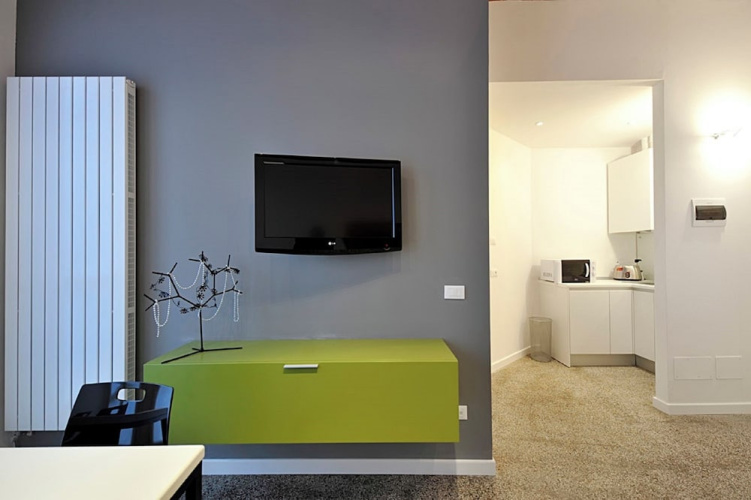 San Polo Apartment with Balcony