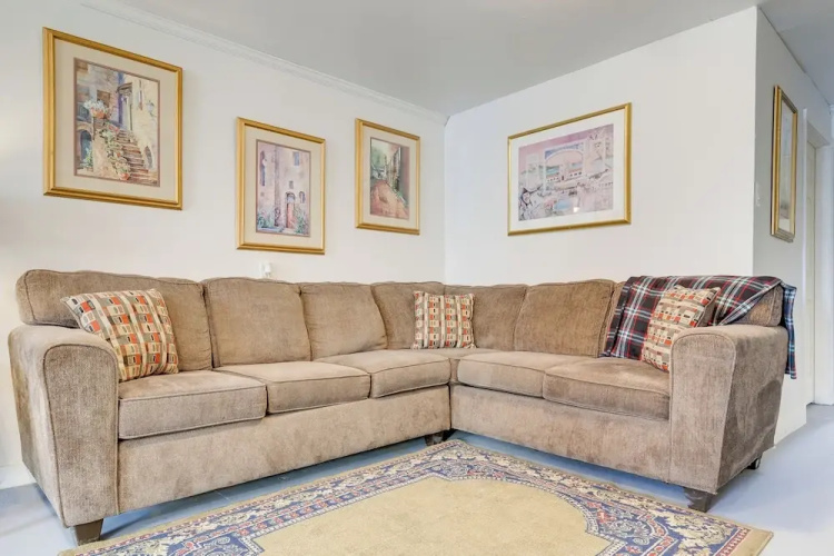 Comfortable Alabama Apartment: Pets Welcome!