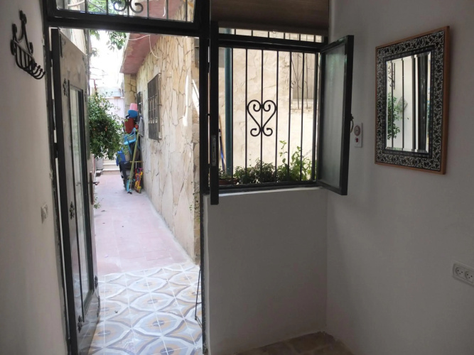 Central old stone Jerusalem apartment