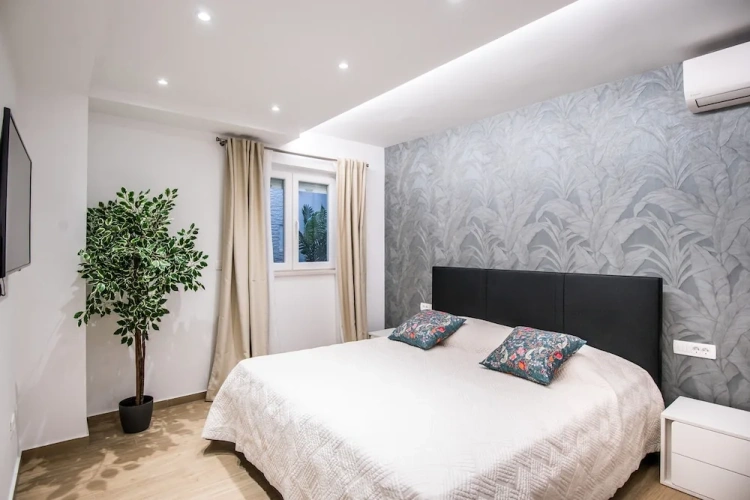 Deluxe Double Basement room