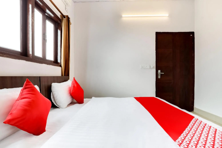OYO Flagship 77310 Sec 7 Rohini