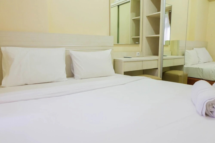 Modern and Comfy 2BR Green Pramuka Apartment