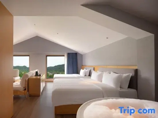 Family Suite with mountain view