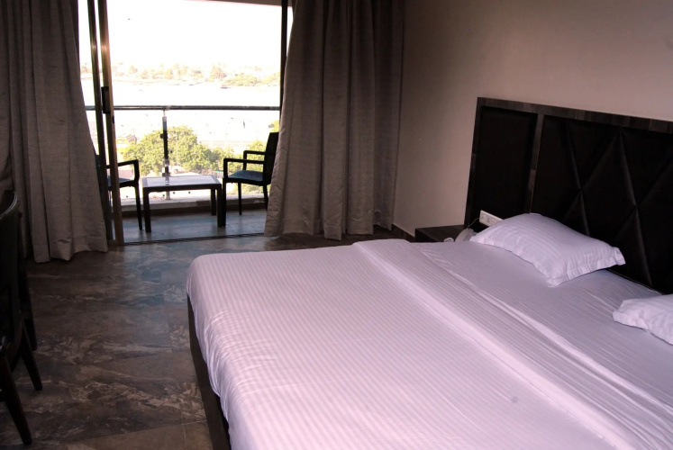 Apaar Hotel