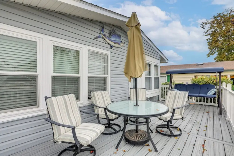 Walk to Beach! Surfside Beach Family Bungalow