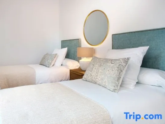 3 Bedrooms Apartment