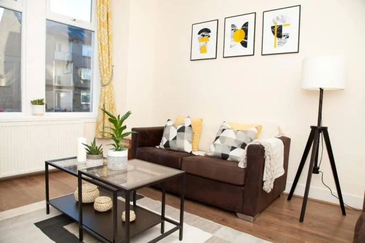 2 Bedrooms Apartment