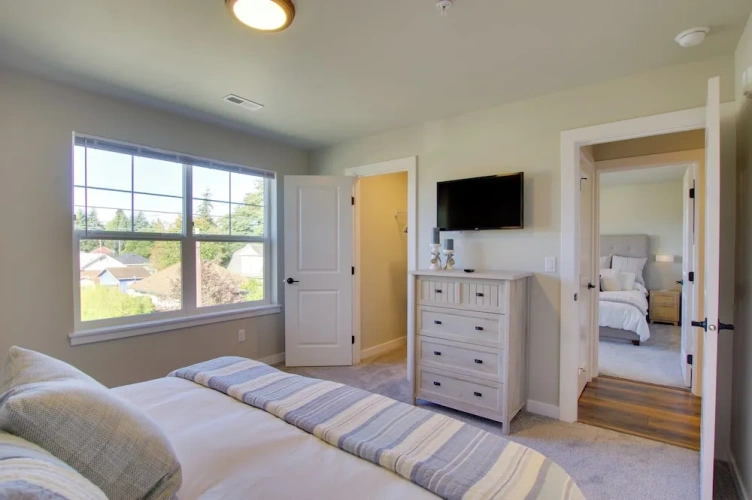 3 Bedrooms Apartment
