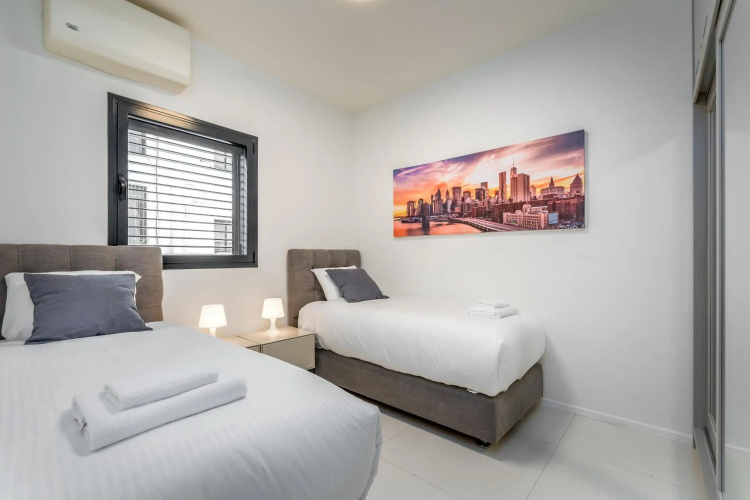 Spacious & Design 2BDR W/ balcony and parking
