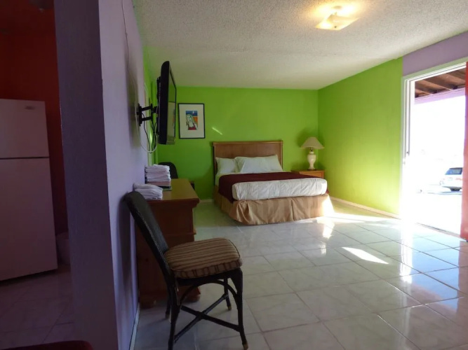 9 Palms Inn