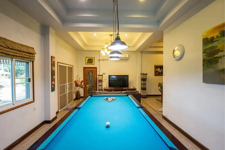 5 Bedrooms Villa