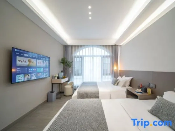 5 Bedrooms Villa