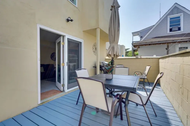 Seaside Heights Condo w/ Deck: Walk to Boardwalk!