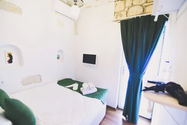 Economy room