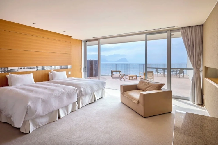 Deluxe Twin room with balcony
