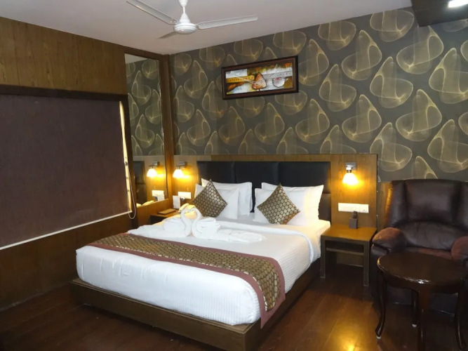 OYO Premium VIP Road