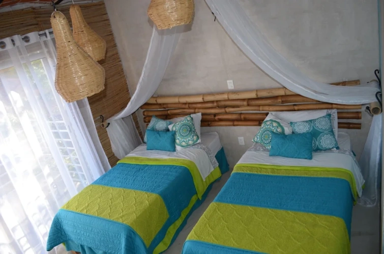 5 Bedrooms Cottage