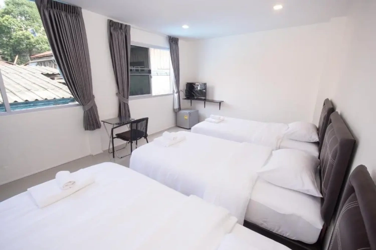 Standard Triple room