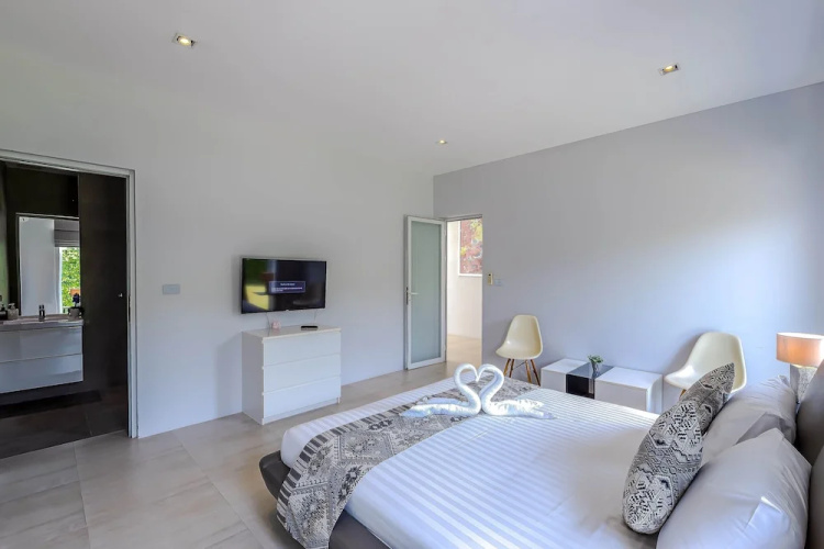 Luxury Modern 4 BR Pool Villa - PH111