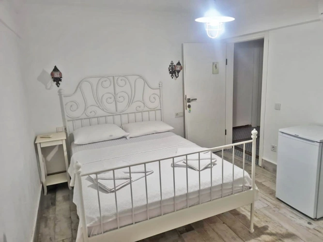 Economy Triple Basement room