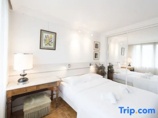 3 Bedrooms Apartment