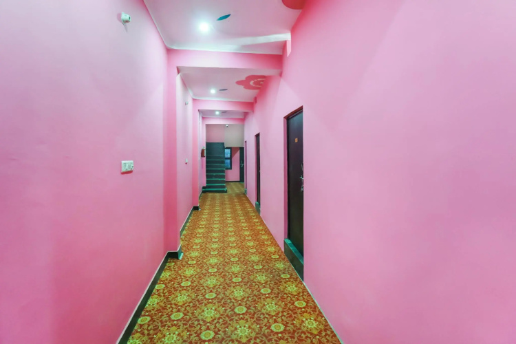 SPOT ON 78880 Rajdhani Hotel