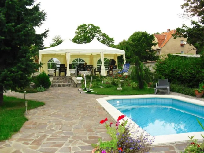2 Bedrooms Cottage