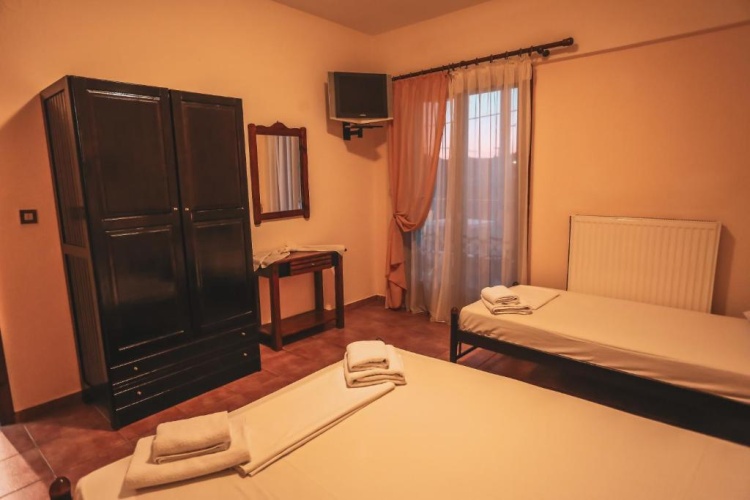 Standard Triple room with sea view