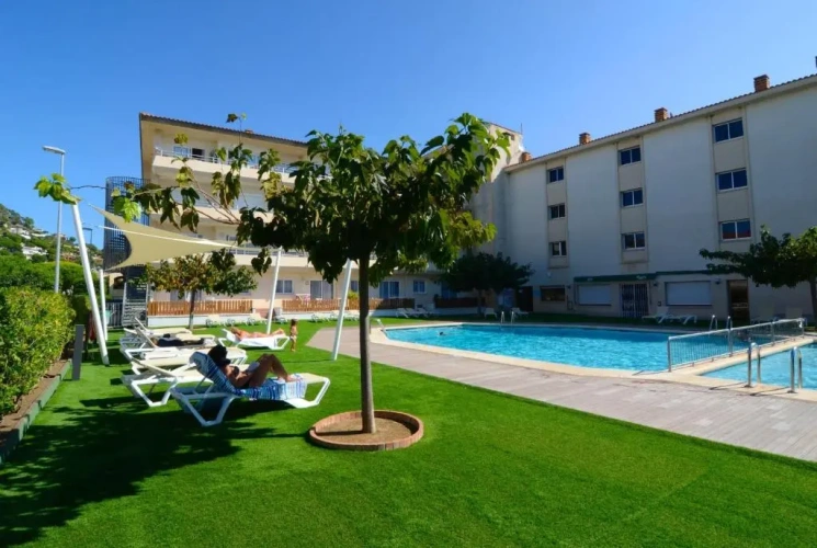 2 Bedrooms Apartment
