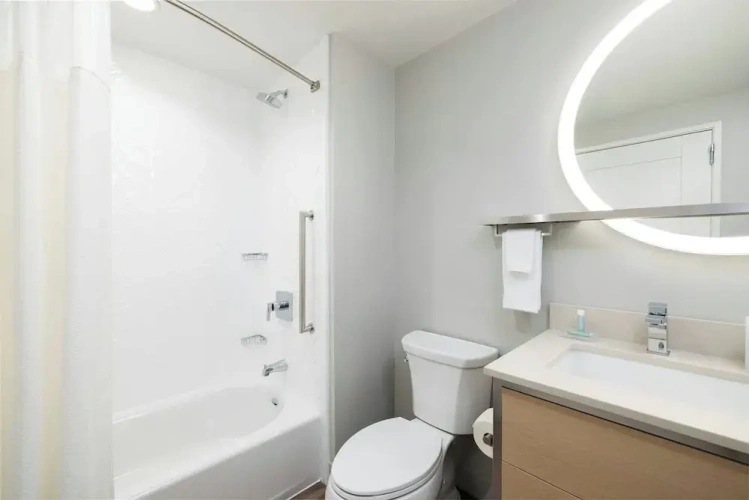 Standard Quadruple Suite