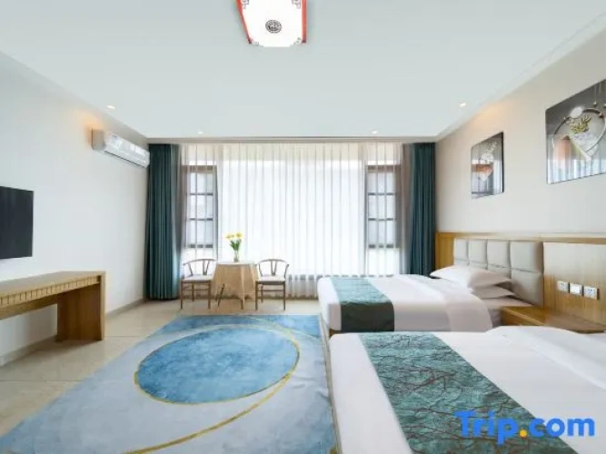 Standard Twin room with garden view