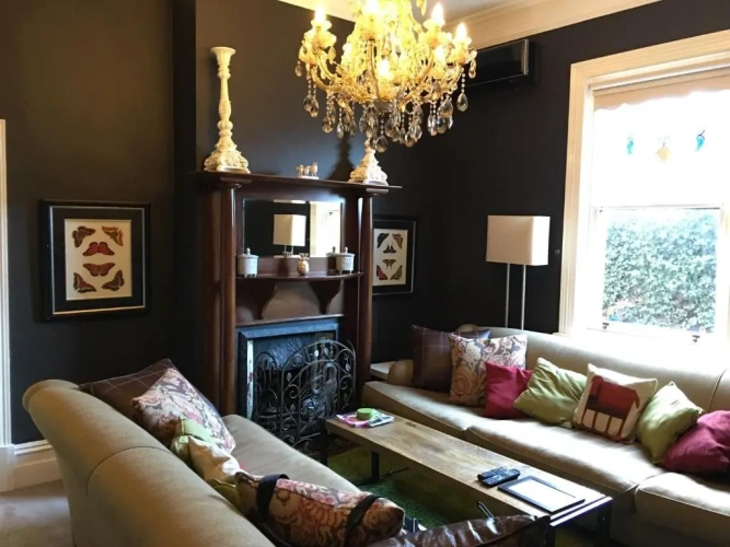 5 Bedrooms Cottage