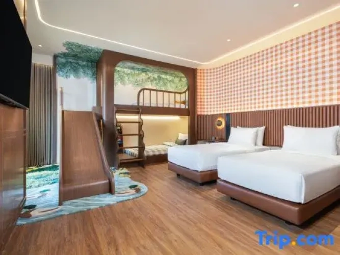 Standard Quadruple Family room
