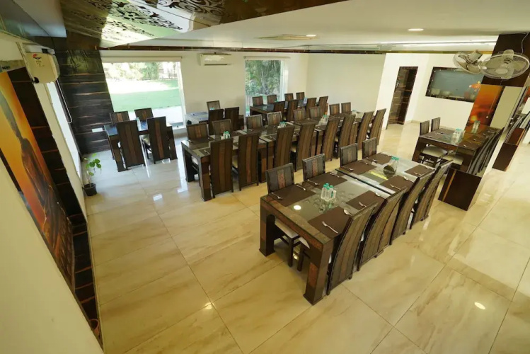 Hotel Varay Express