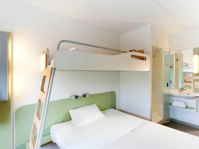 Standard Triple room