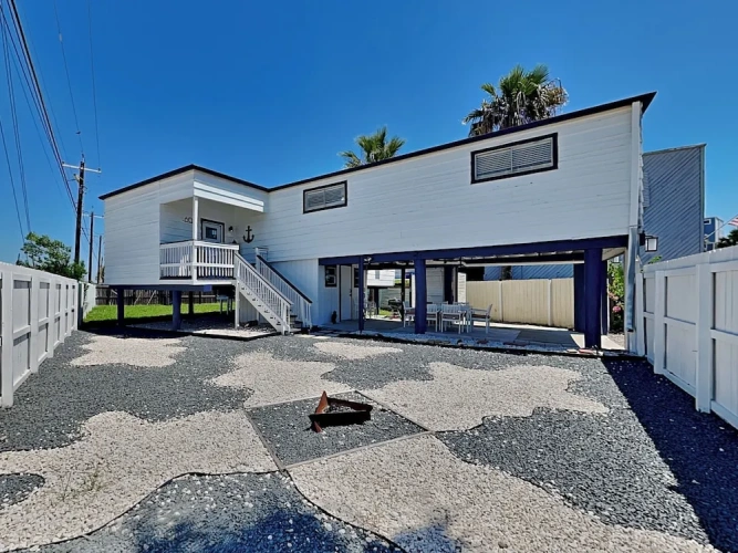 3 Bedrooms Cottage with balcony