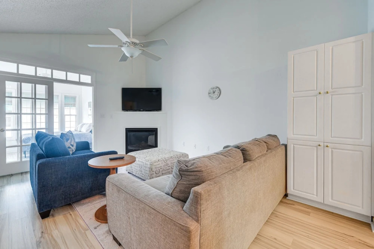 1 Mi to Beach: Myrtle Beach Condo w/ Pool Access