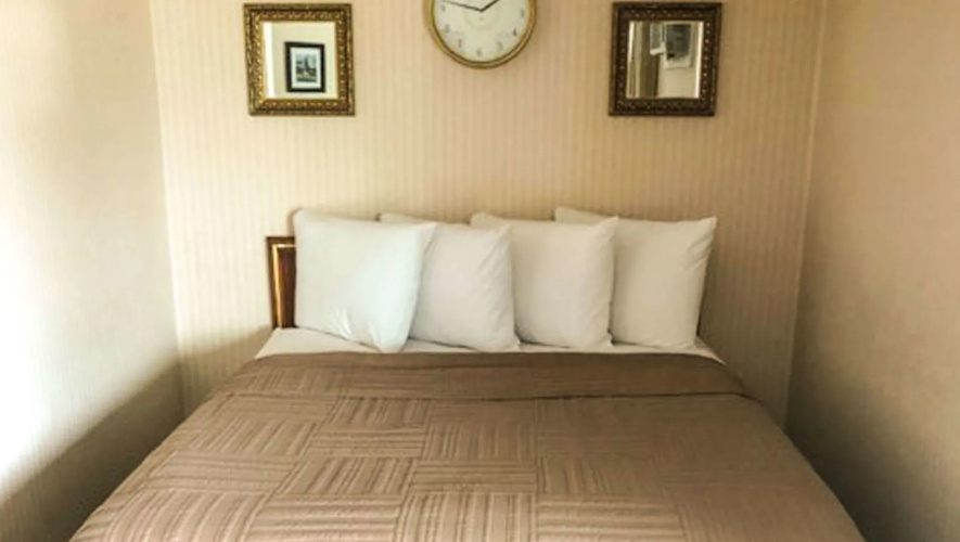 Colonial Inn Ellsworth