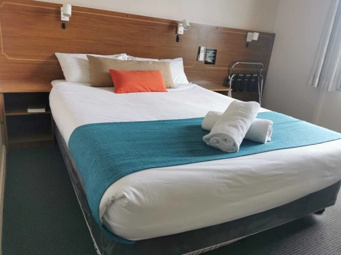 1 Bedroom Deluxe Double room with land view