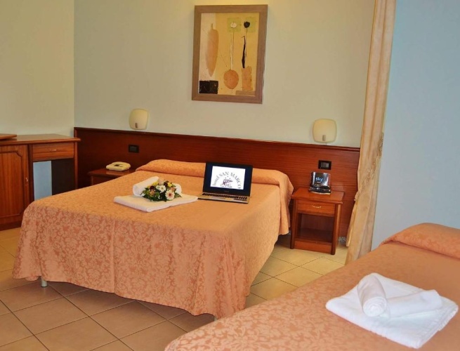 Standard Triple room