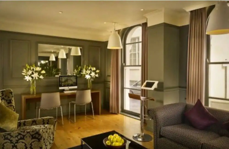 Spacious Studio Apartment In Kensington