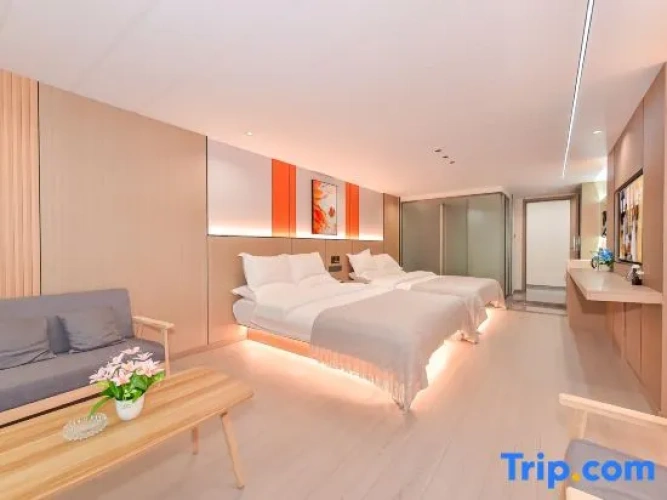 Standard Twin room with balcony and with mountain view