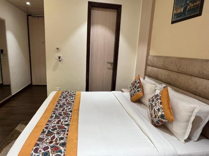 Hotel RRV with Free Parking