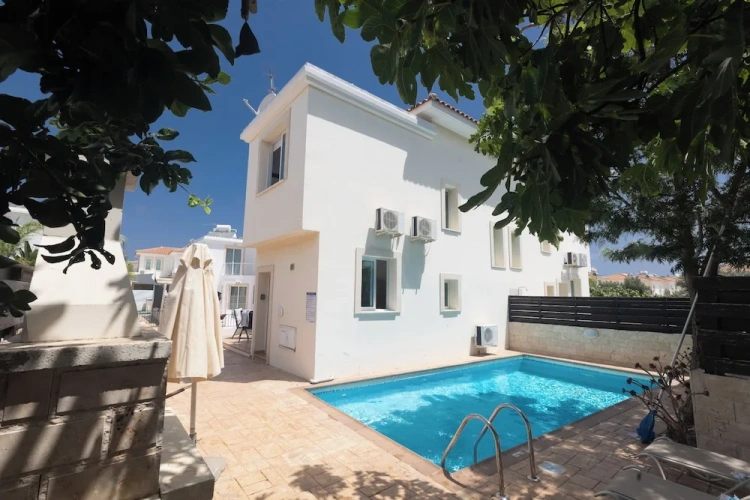 2 Bedrooms Villa with garden view