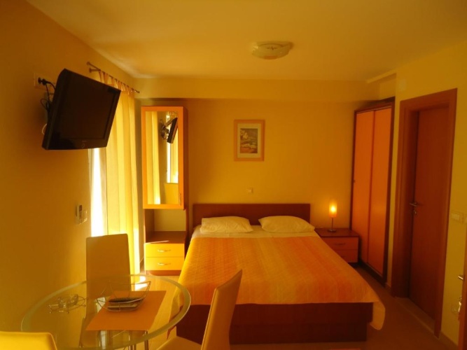 Studio with balcony and with sea view