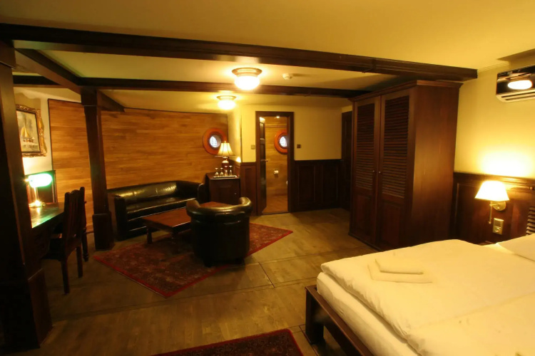 Boat Hotel Matylda