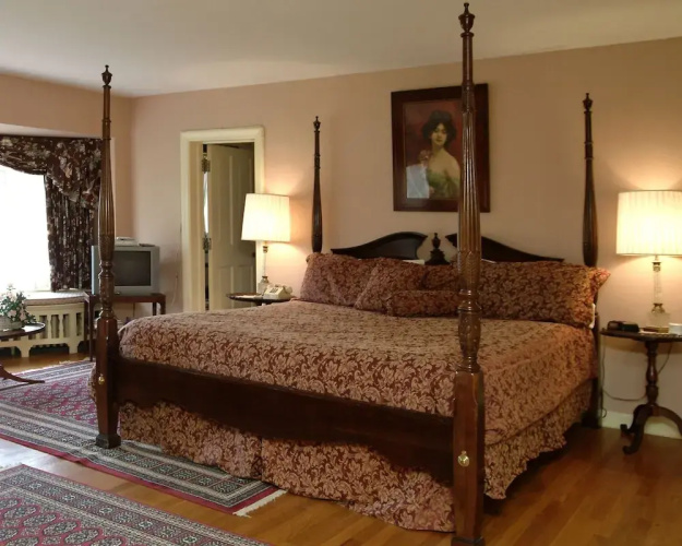 Montague Inn