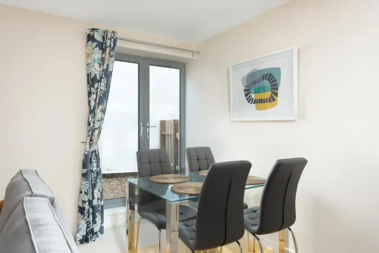 Stylish Modern City Centre Apartment