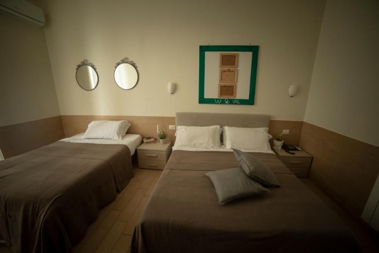 Standard Triple room