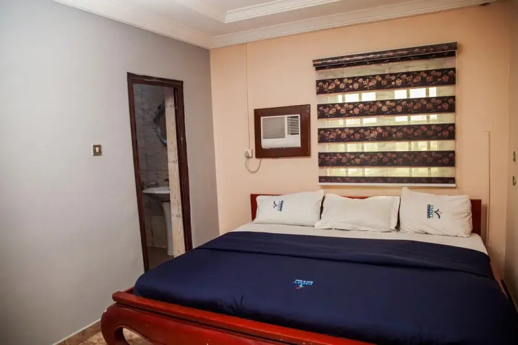 Emmy Hotel And Suites